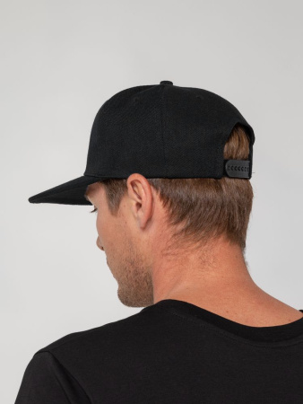Бейсболки Snapback с прямым козырьком, черная